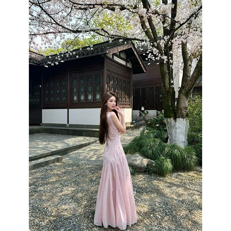 粉色u领无袖背心连衣裙女夏季修身收腰蕾丝裙子设计感辣妹a字长裙