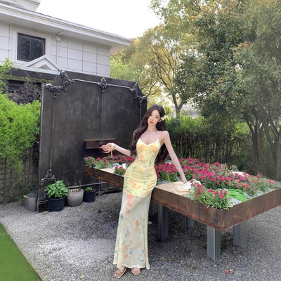 纯欲度假风黄色碎花吊带