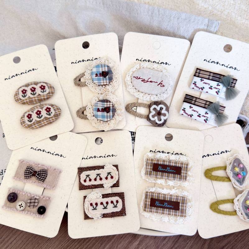 米咖色蕾丝格纹花朵儿童发夹对装