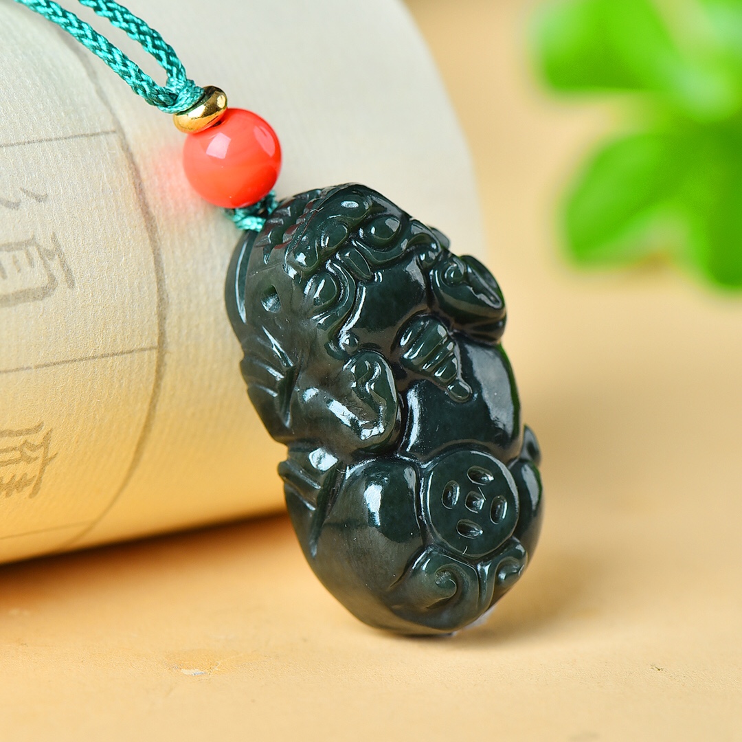 新疆和田青墨玉吊坠证书貔貅麒麟