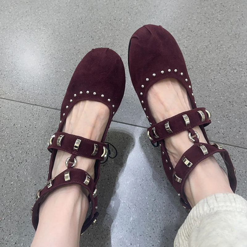 显白酒红色铆钉玛丽珍鞋2026春夏圆头平底一字扣带百搭芭蕾风单鞋