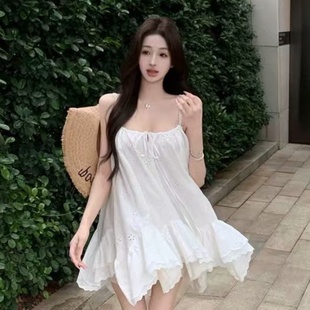 吊带连衣裙女2025夏季 沙滩海边度假风短款 甜美气质宽松显瘦连衣裙