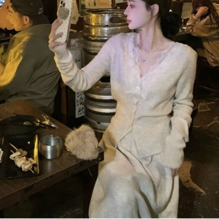 气质上衣半身裙高级套装 秋冬拼接法式 两件套 针织开衫 韩系蕾丝长袖