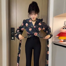复古碎花长袖上衣女春季新款轻奢小众高级感V领气质绑带短款衬衫