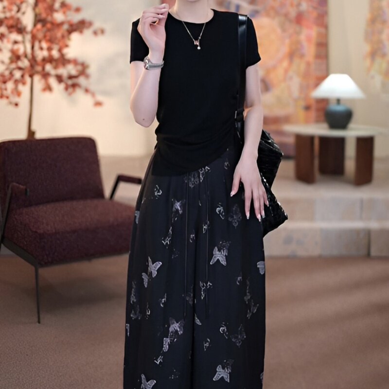 独特漂亮绝美套装女2026夏装新款超火减龄短袖上衣弯刀裤两件套装
