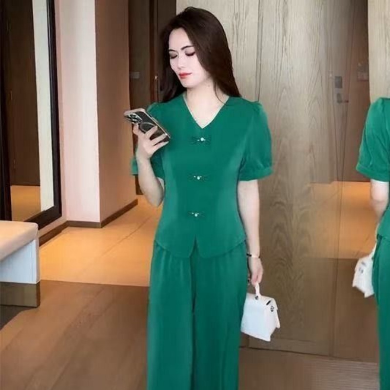 新中式时尚冰丝套装女2025夏季新款洋气显瘦盘扣短袖阔腿裤两件套