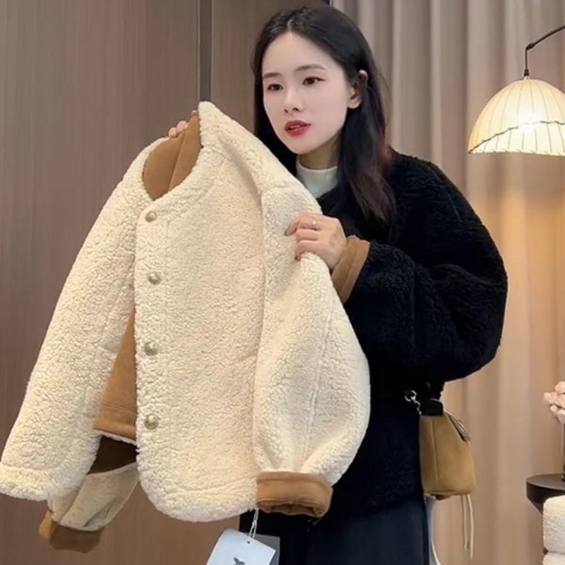 2025秋冬新款慵懒风宽松休闲显瘦圆领仿羊羔毛皮毛一体保暖短外套