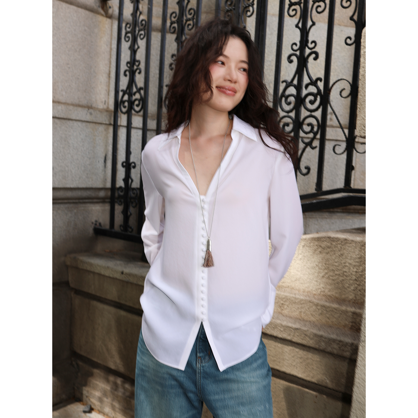 素舶SUPERSCAPE 日本进口三醋酸凉感爽滑亲肤多粒扣显瘦V领衬衫