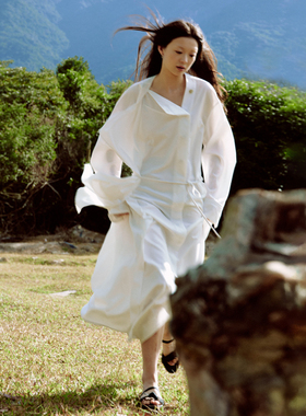 素舶 早春慵懒感不规则斜门襟设计感长款搭片连衣裙