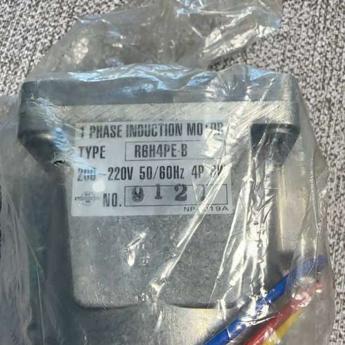 R6H4PE-B，单相感应马达，220V 50/60Hz，全新原装，议价