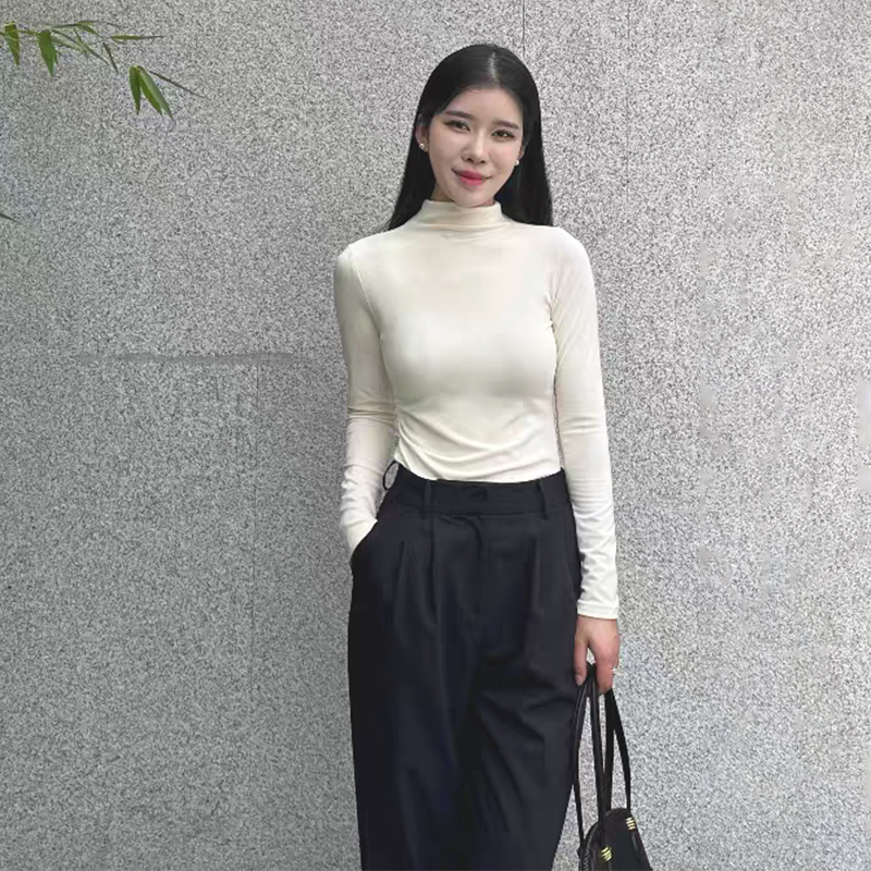 秋季半高领修身针织打底衫