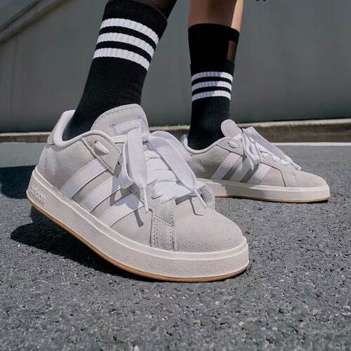adidas男女低帮防滑合成革板鞋