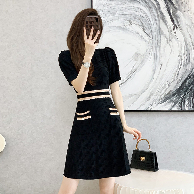 小香风冰丝连衣裙女2026春夏季新款韩版短袖高腰A字针织小黑裙子