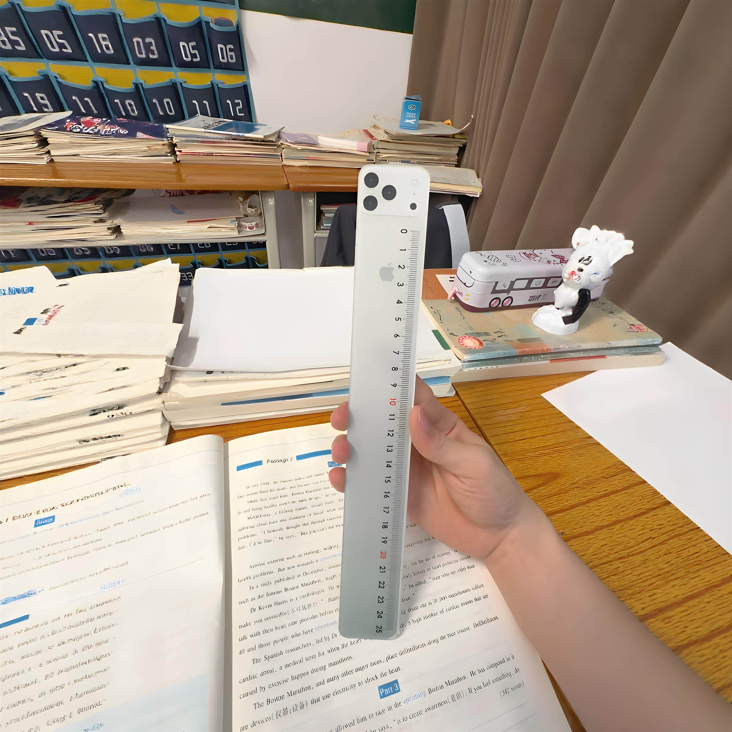 爱疯18尺子!真爱情公寓胡一菲苹果18尺子学生文具整蛊神器