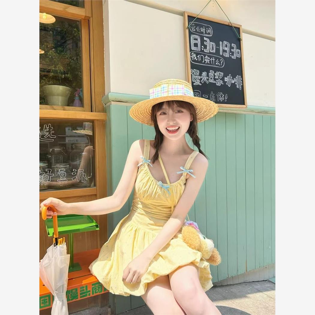 多巴胺黄色吊带连衣裙女