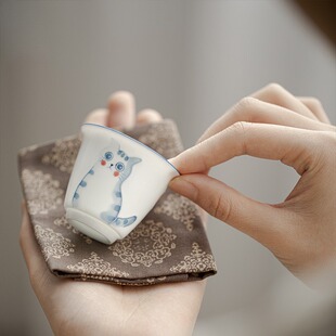 万物可爱手绘猫桃品茗杯功夫茶具家用温馨治愈陶瓷单杯