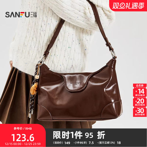 三福腋下包25年冬松弛漫游韩系简约法棍包可爱挂件亮面女包500173