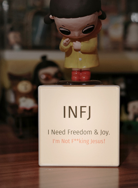 INFJ创意桌面摆件MBTI发光冰箱贴灯牌书桌氛围感装饰小众ins摆件