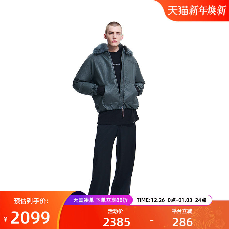 VETEMENTS男女时尚立体钢印石头纹PU皮90%白鸭绒羽绒服35710013