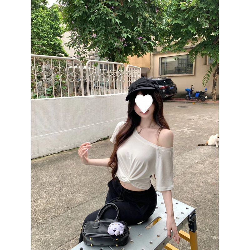 2025少女白色设计感扭结斜肩短袖T恤女夏季新款褶皱性感收腰上衣