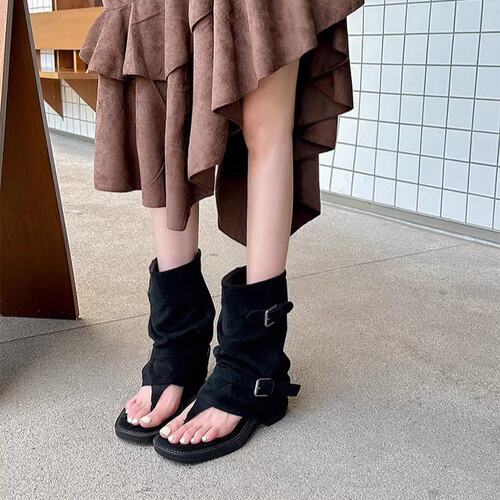 粗跟方头夹趾凉靴女2026年新款夏季罗马凉鞋皮带扣堆堆靴裤管短靴