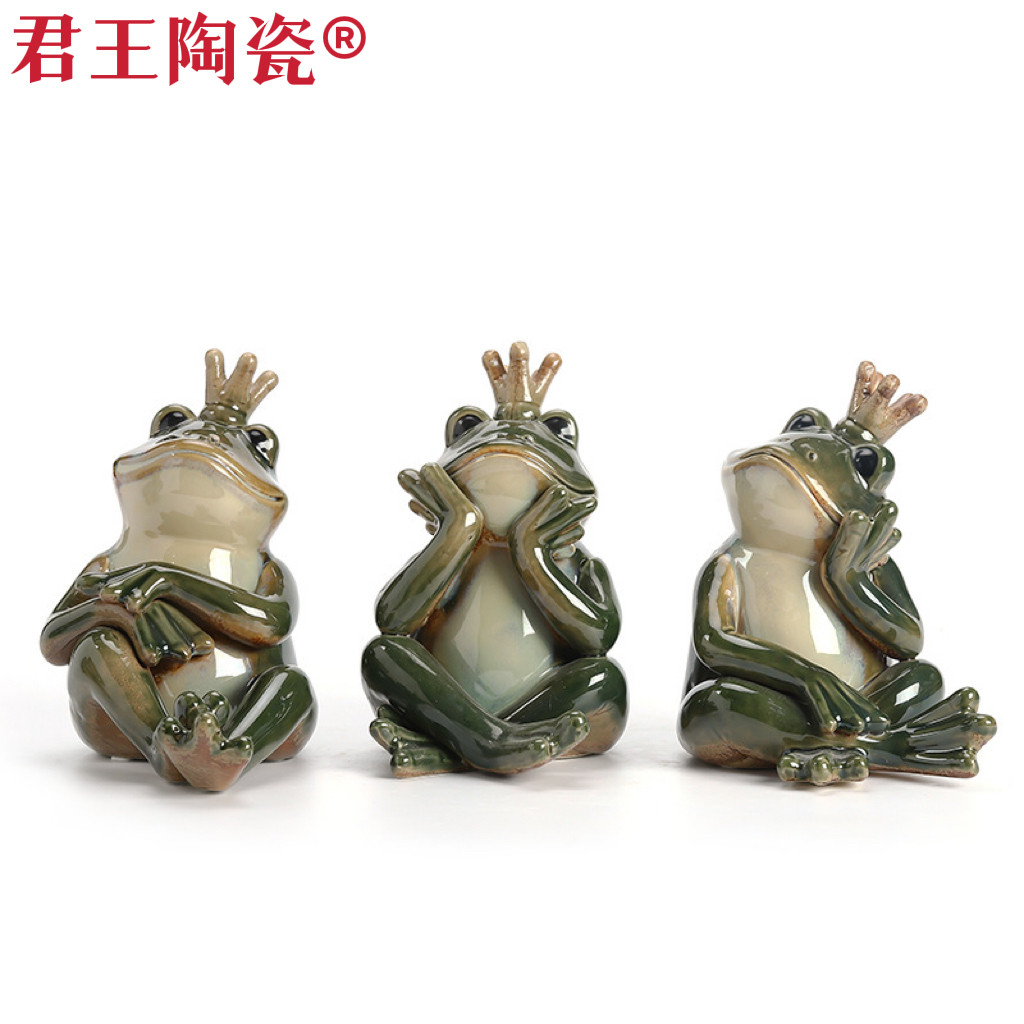陶瓷珍藏版创意陶瓷工艺品新中式装饰家居摆件皇冠青蛙三套组