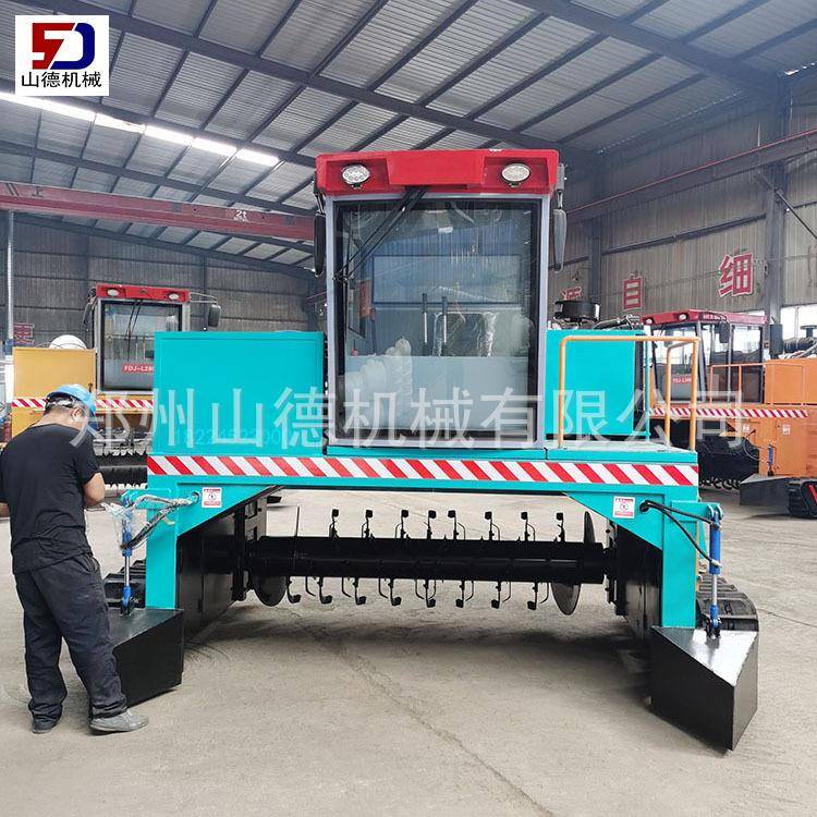 新型履带翻堆机鸡粪条躲堆肥发酵翻抛机猪粪有机肥发酵翻抛设备