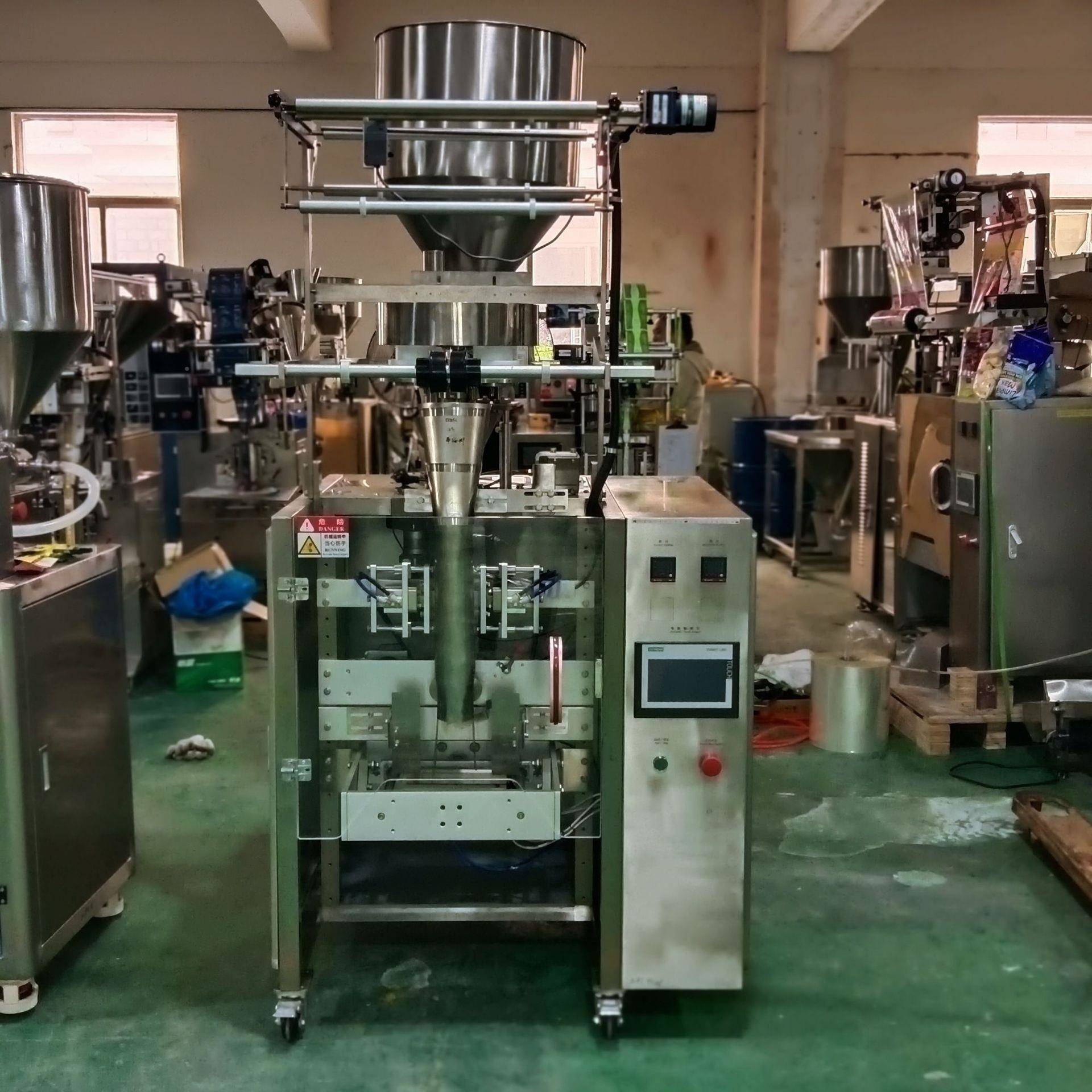 上海白钦盐典厂称家供应全自动食糖钦典（机固体状自动重装袋机