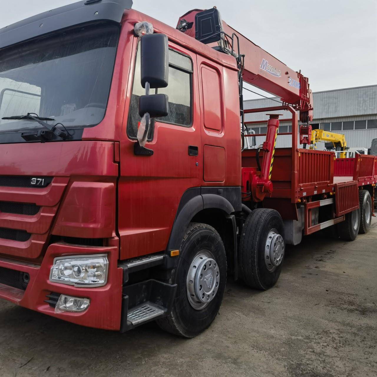 二手吊豪沃载货车12轮重 型货物运口462输车出8X4 大型折臂随车吊