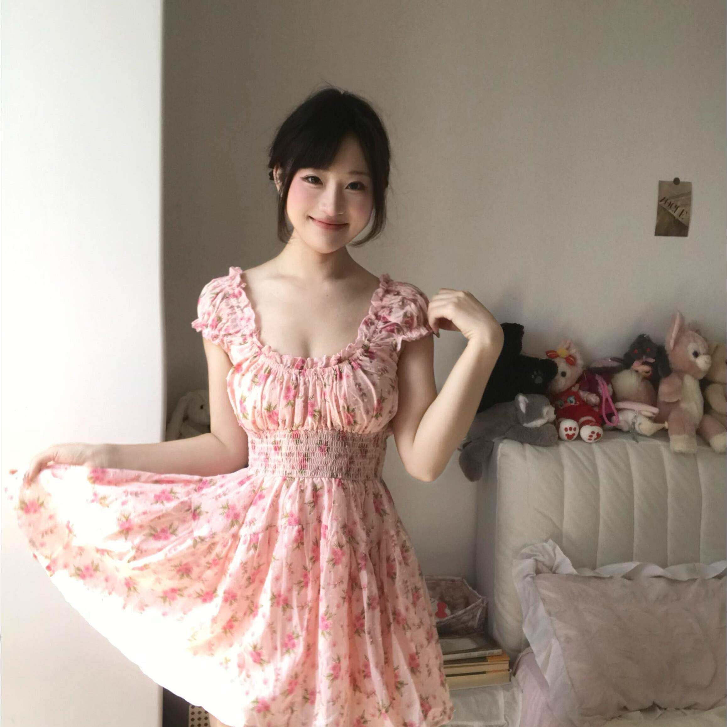 法式方领泡泡袖粉色甜美收腰海边度假风碎花裙连衣裙裙子性感纯欲