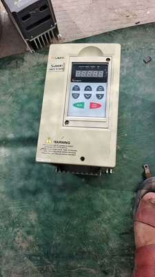 三碁S2800变频器功能完好正常启动.成色漂亮