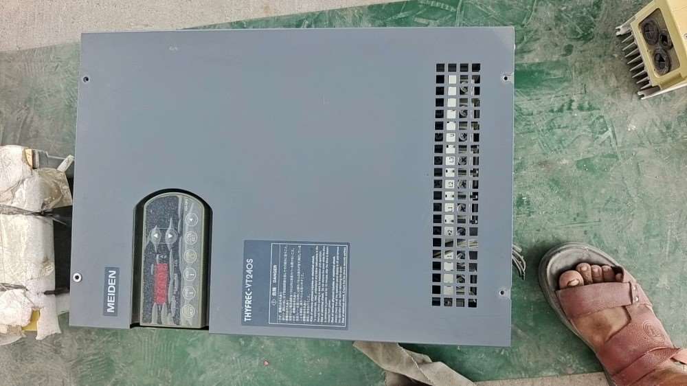明电舍VT240S变频器功能完好正常启动成色漂亮划痕少
