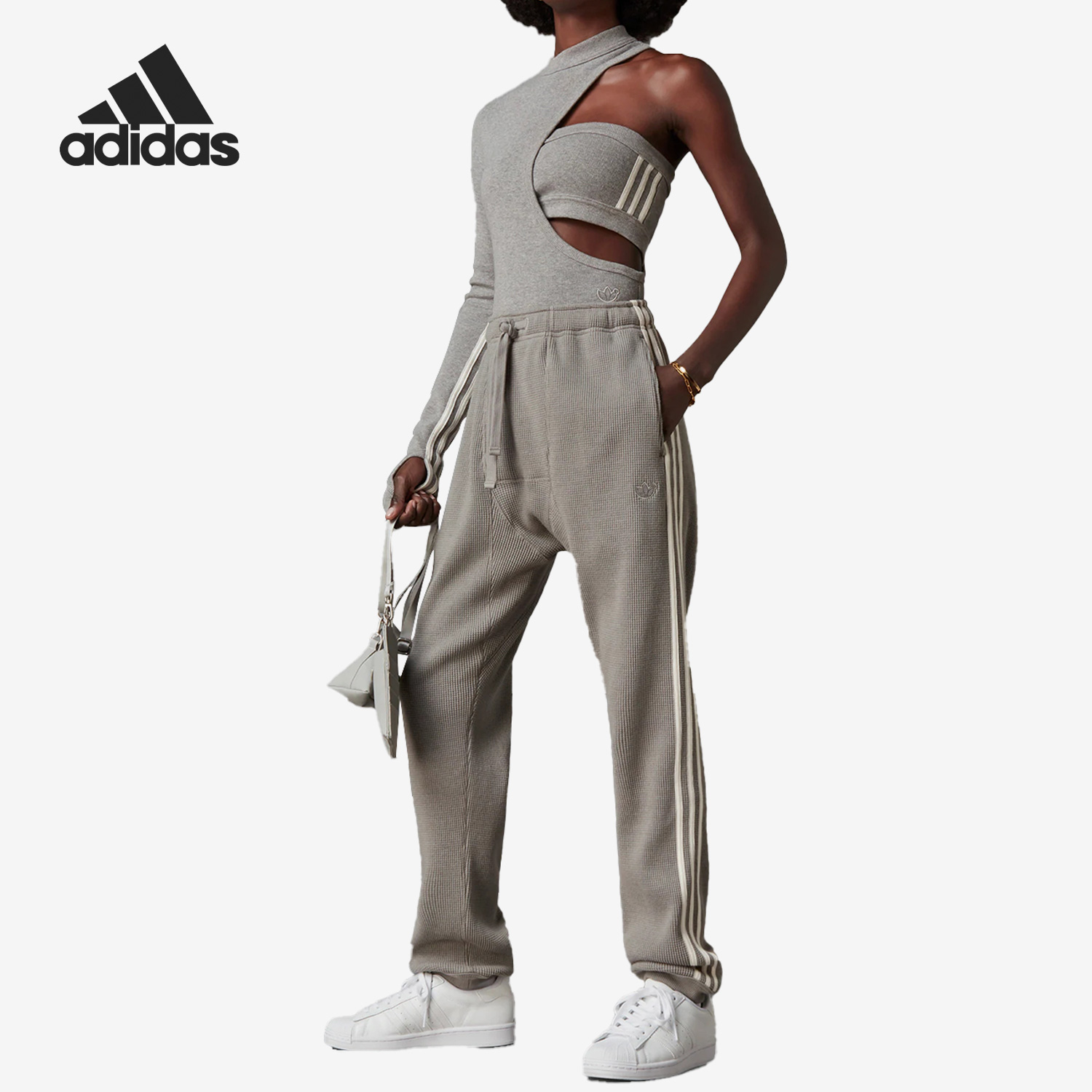 Adidas/阿迪达斯正品三叶草女子舒适运动长袖连身衣HE1472