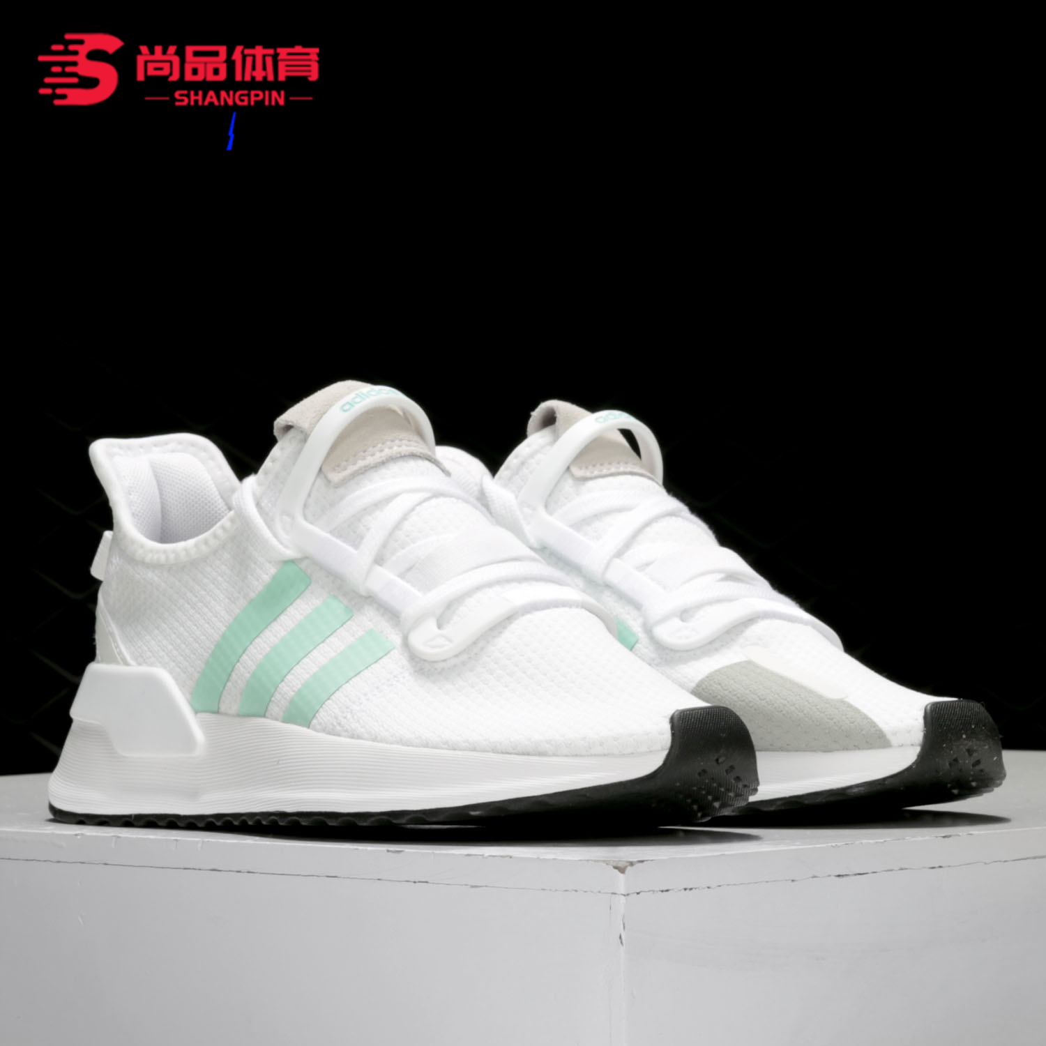 阿迪达斯男女轻便经典运动鞋
