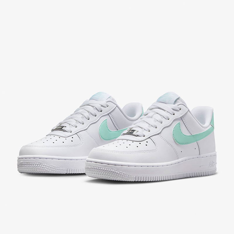 耐克女士耐磨低帮休闲运动板鞋