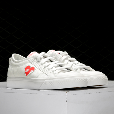 板鞋阿迪达斯正品女子