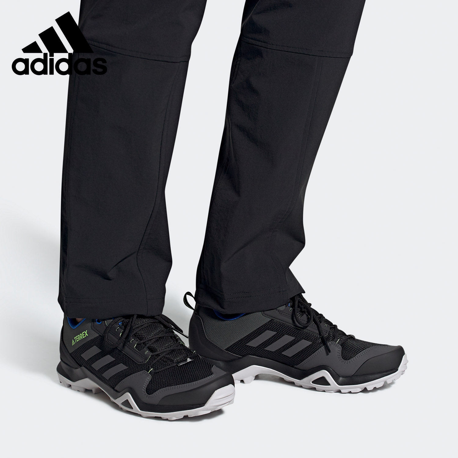 男子运动休闲鞋阿迪达斯