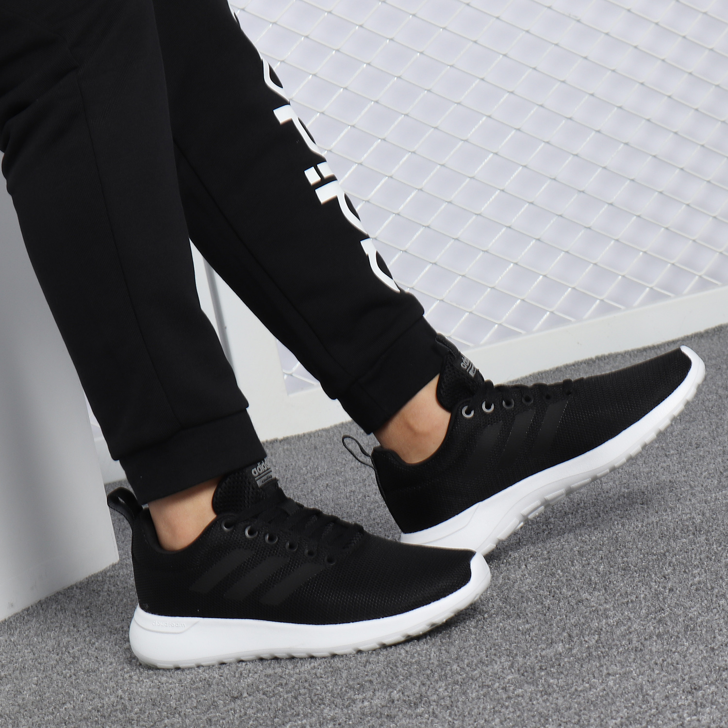 男女运动休闲鞋阿迪达斯