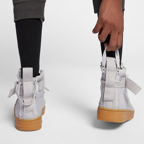 Nike/耐克正品SF-Air Force1 女士运动高帮板鞋AA3966-005
