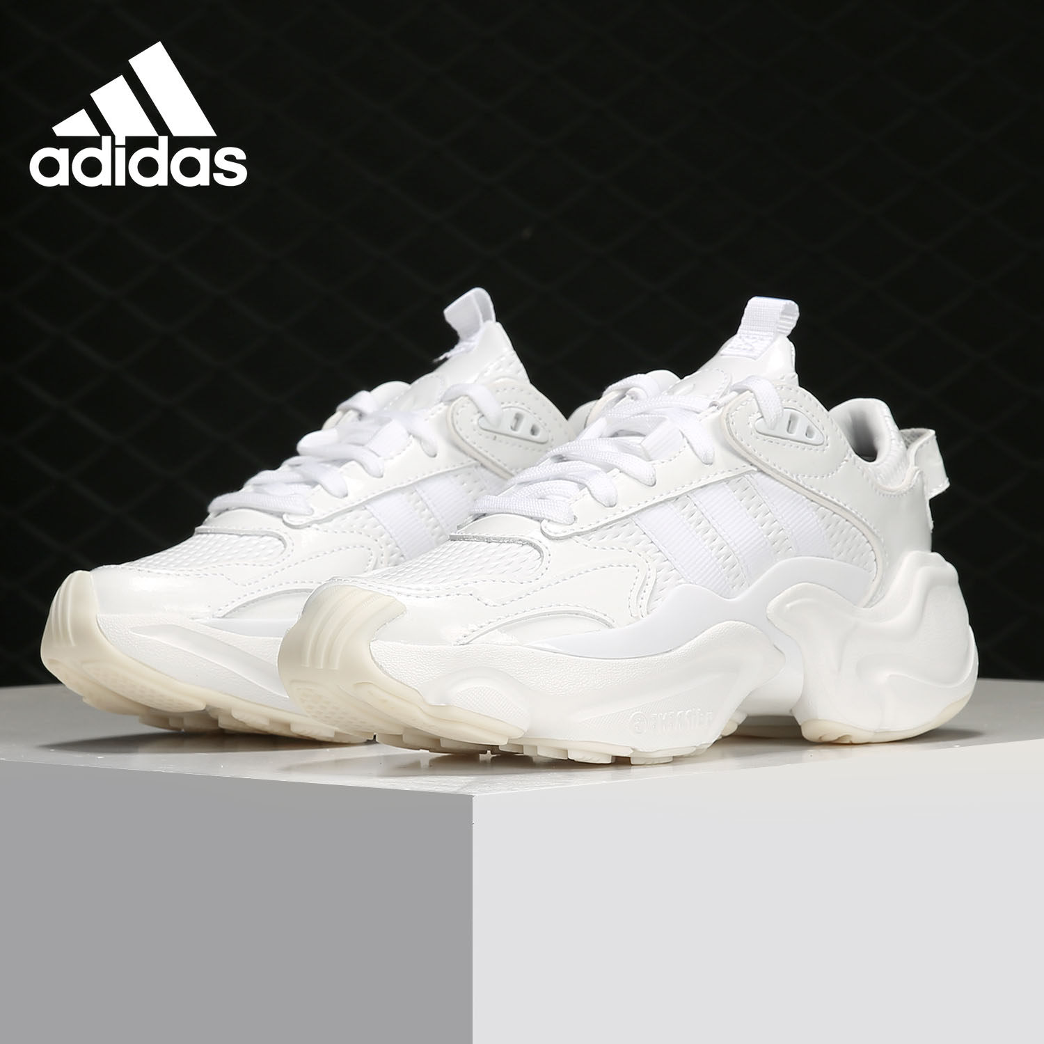 Adidas/阿迪达斯正品2019新款三叶草复古女子运动休闲鞋EE4815