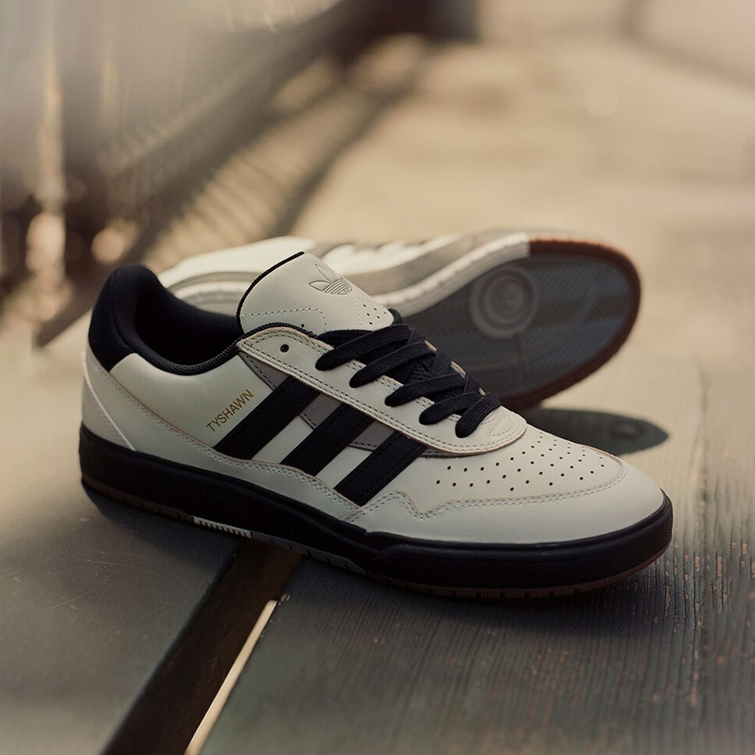 车缝线系带板鞋Adidas阿迪达板鞋
