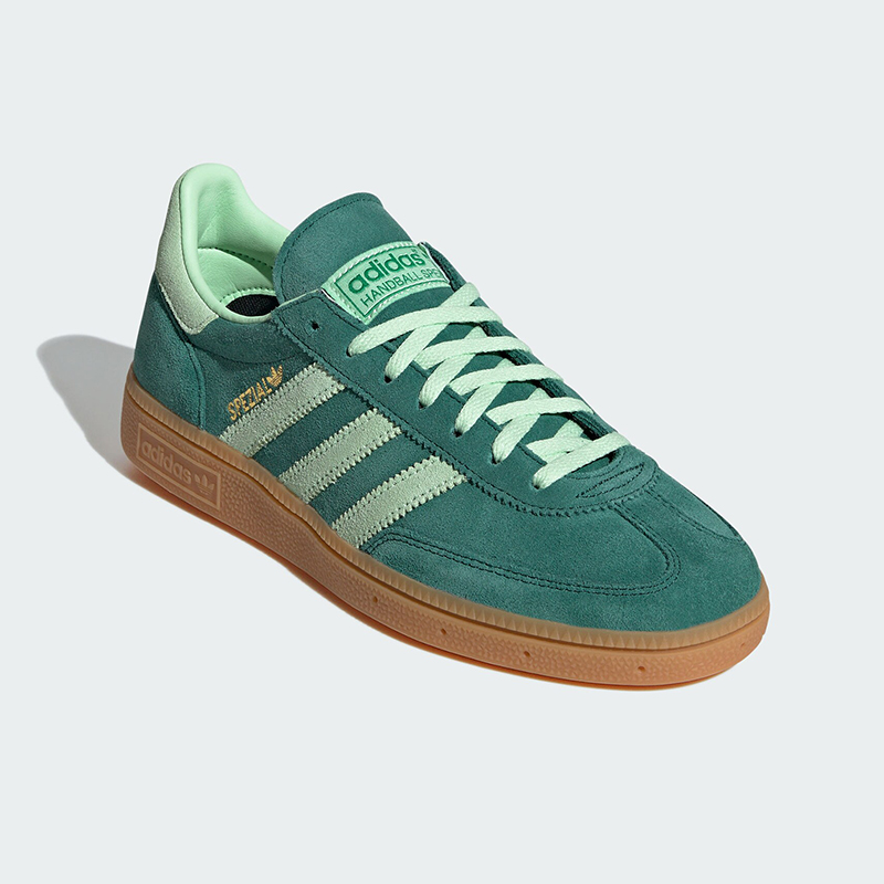 阿迪达斯女士经典复古板鞋