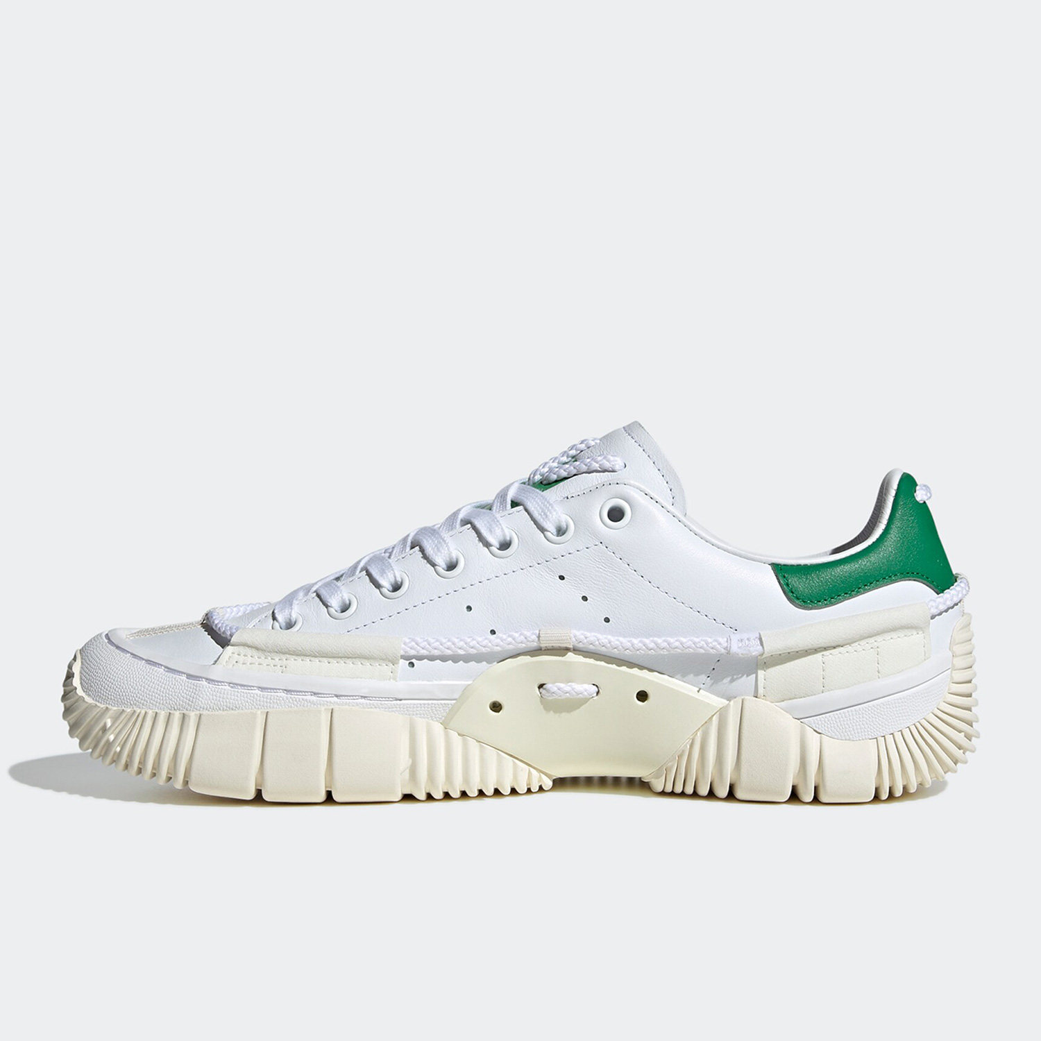 板鞋低帮（帮高小于10cm)