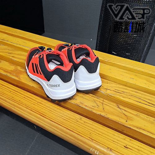 adidas阿迪达斯户外运动鞋