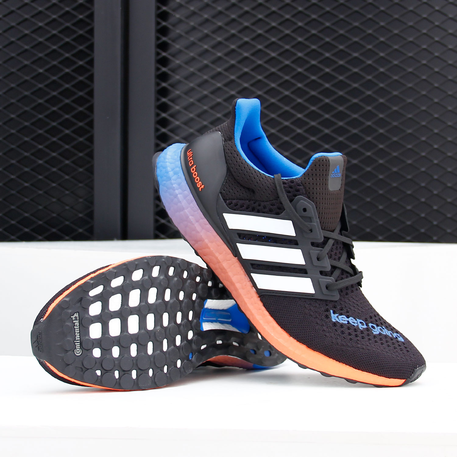 阿迪达斯UltraBOOST男女跑步鞋