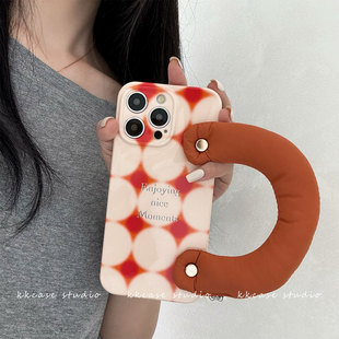 16iphone15pro小众简约文字高级感14max手提腕带挂绳波点手机壳12苹果13适用新款全包防摔软壳韩国保护套硬壳