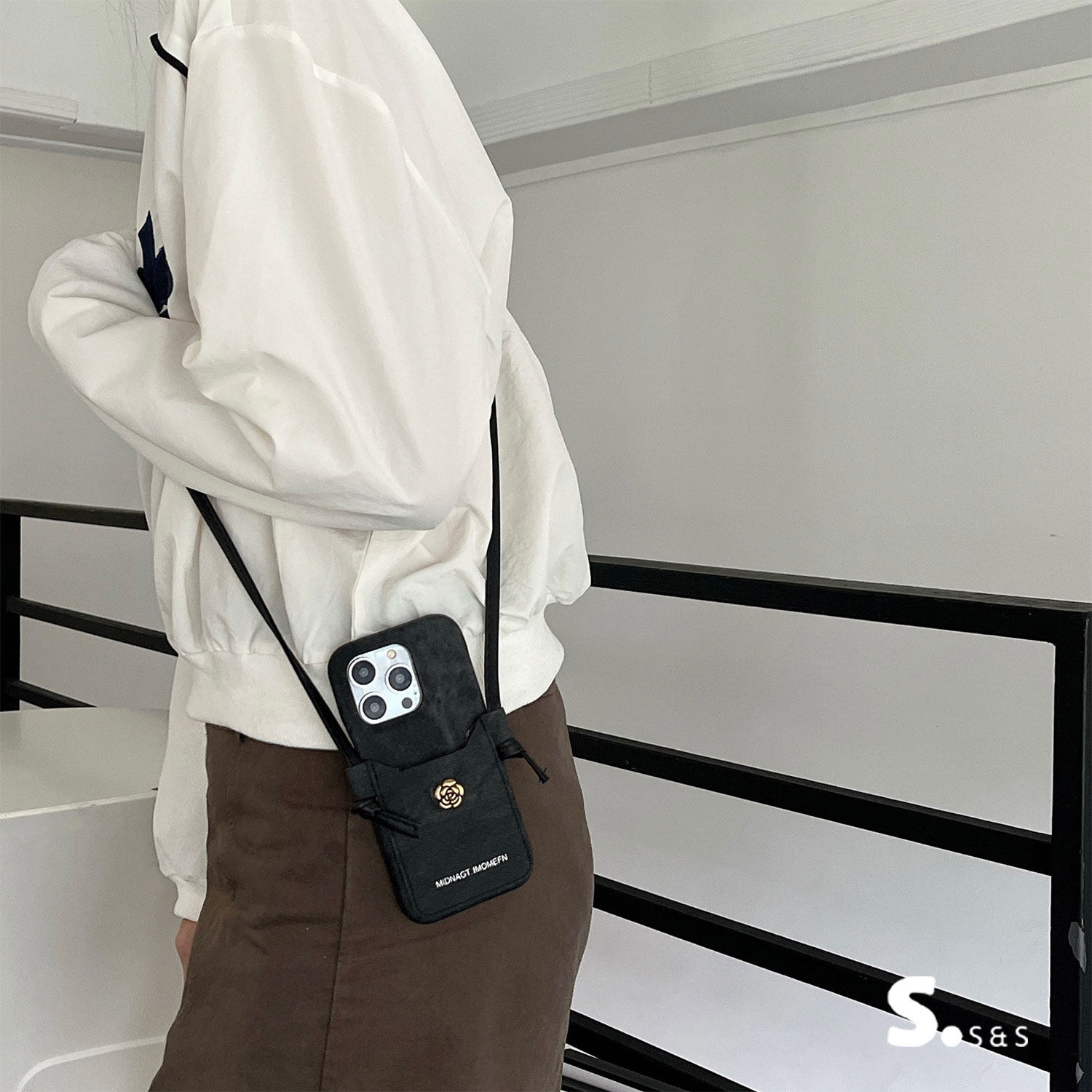 小众高级皮质斜挎挂绳苹果手机壳