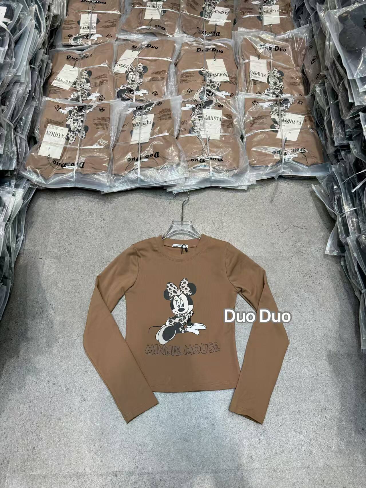 DUO2025新款时尚百搭修身长袖T恤潮打底衫女ins纯色简约卡通米奇