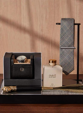 展厅橱柜现代样板间男士梳妆台手表领带香薰搭配组合衣帽间软装饰