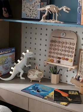 现代样板间儿童房书桌卡通创意装饰品摆件展柜床头柜道具搭配组合